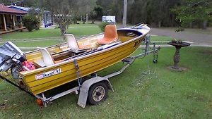 stacer riverra 3.7m runnabout.