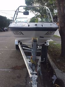 boat bow rider ski wake all round boat