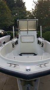 1991 17 ft Boston Whaler Outrage ( rare)