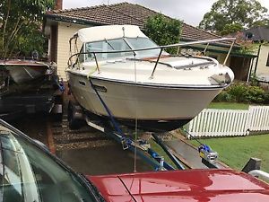 7.3M Bayliner has rego and is in ready 4 use condition, Quick sale (NO TRAILER).