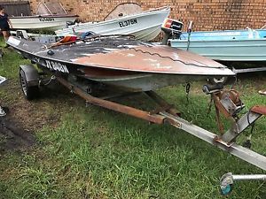 18FT speed boat With Trailer, Selling Cheap! First To See Will Buy!