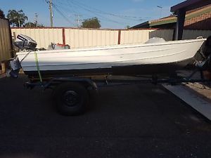BOAT 3.7 15 HP EVINRUDE TRAILER