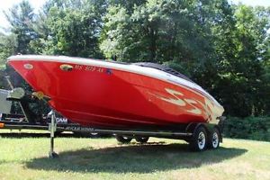 FOUR WINNS H200SS SIGNATURE SERIES RED AND WHITE BOAT