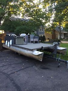 20' Harris Flote Boat - Electric