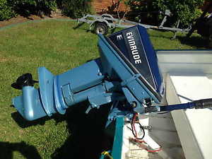 Evinrude Johnson 15Hp 2 stroke outboard - 1988 Model Electric Start!