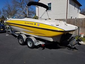 2004 Glastron 235gx