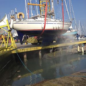 Yacht, 32 ft Sadler