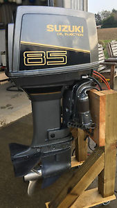 85HP SUZUKI OUTBOARD BOAT ENGINE POWER TILT &  TRIM OIL INJECTED + REMOTES 