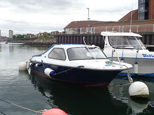 Crescent Classic Cabin/Speed Boat & Trailer. V8 engine, Water skiing, Wakeboard.