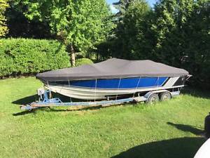 1985 Formula 242 LS Speedboat