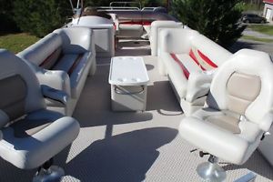 2004 CREST 3 XRS PONTOON BOAT 25FT W/4 STROKE ,TRAILER , COVER AND LOW HOURS!!!!