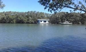 HOUSE BOAT 14 X 5