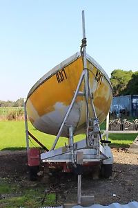 19 Ft Sail Boat w Mast (Renovators Project) - British Hunter / Europa