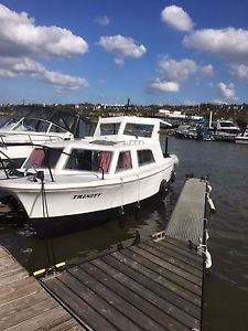 BOAT SEAMASTER 25ft cabin cruiser with 40hp Mercury