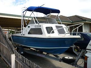 4.7m Fibreglass Half Cab boat