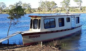 HOUSE BOAT - widened Tennessee River Cruiser "Stormboy"