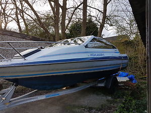 Bayliner 2 birth Cuddy ski boat