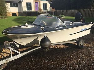 Broom Gemini Speedboat and Trailer