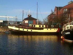 HOUSE BOAT ( 50 FOOT)