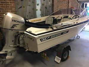 Haines Hunter boat