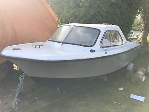 15.5ft Day Boat with 25hp mercury engine