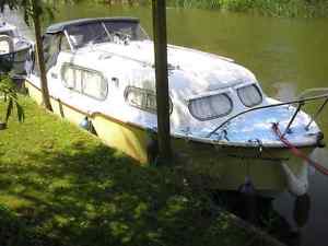 Freeman 22 cabin river canal cruiser boat & 4 wheel braked boat trailer