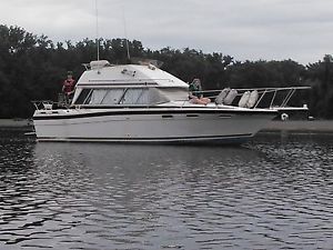 1986 Bayliner 2850 Contessa Command Bridge & Trailer Volvo 280 I/O 350 Chevy
