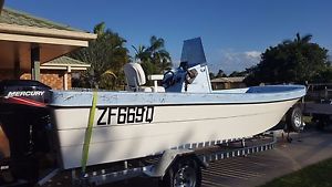 6m Fibreglass Fishing Boat (Centre Console)