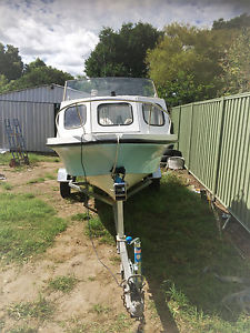 15FT FIBREGLASS RUNABOUT ON TRAILER