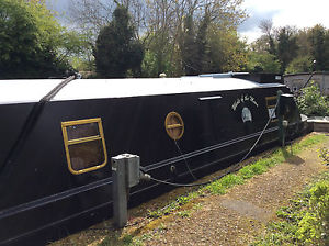 Houseboat West London. Widebeam boat 66ftx12ft. Permanent mooring, huge garden.