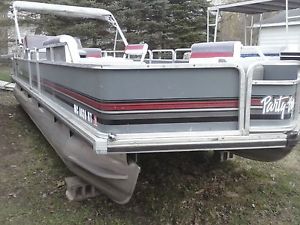 1989 TRACKER MARINE