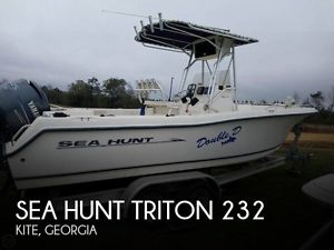 2005 Sea Hunt Triton 232