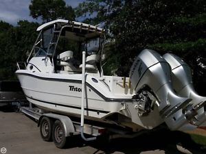 2005 Triton 2690 Walk Around