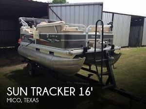 2015 Sun Tracker 16 DLX Party Barge