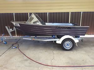 Boat 13Ft aluminium new trailer exellent package