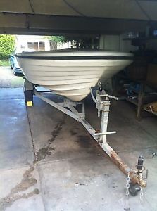Chaika 165 Boat on trailer, 5.0m long 2.1m wide for Restoration