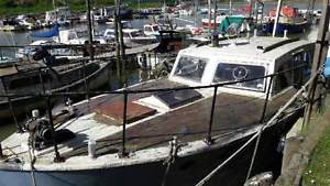 HOUSEBOAT LIVEABOARD 45FT MAYBO EAGLE MOORED NR BRIGHTON BARGAIN