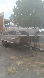 6.1m Pontoon boat Tahoe 2011