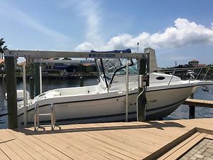 2000 Seaswirl 2300 Walkaround Striper Fishing Boat