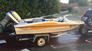 ski boat