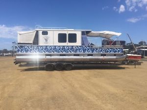 houseboat
