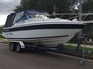 Haines Hunter SC 680 powered by a 225hp Evinrude With Only 300 Hours
