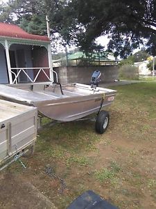 Tinnie Savage Skimmer 300