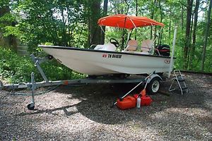 13' Boston Whaler, 130 Sport 2002 40hp