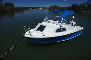 Haines Hunter 445C Half Cabin Boat