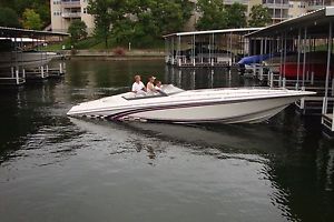 2000 FOUNTAIN POWER BOAT