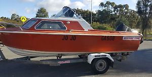 Mustang v1800 half cabin runabout