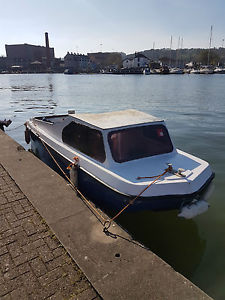 17ft Fishing Pleasure Boat 15HP Evinrude Outboard & Trailer!