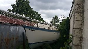Hunter Cherubini 30' - for parts only! - good Yanmar diesel, Mast, etc