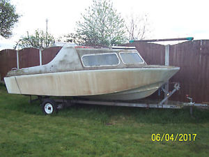River/Canal Cabin Cruiser boat & galvanised trailer. 2 Berth 16ft fishing boat